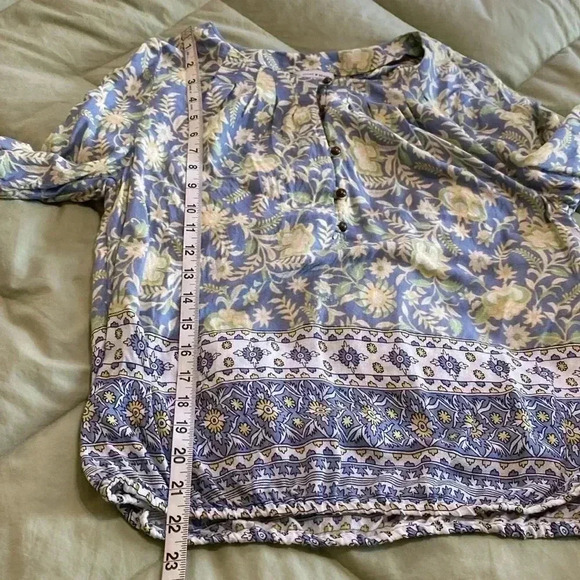 Lucky Brand Blue & Yellow Floral Elastic Waist, 3/4 Sleeve Top, Brass Buttons. - Picture 12 of 14